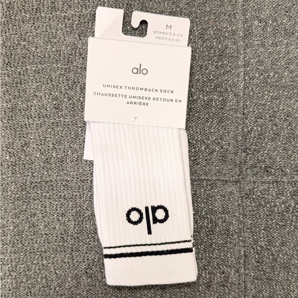 ALO Yoga Unisex Half-Crew Throwback White Athletic Socks